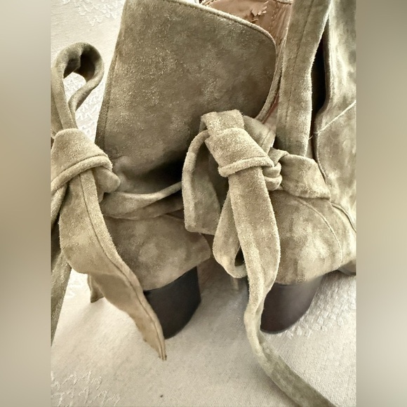 Banana Republic Olive Heeled Boots Suede Finish Tie Bow in back see all pics - Picture 8 of 11